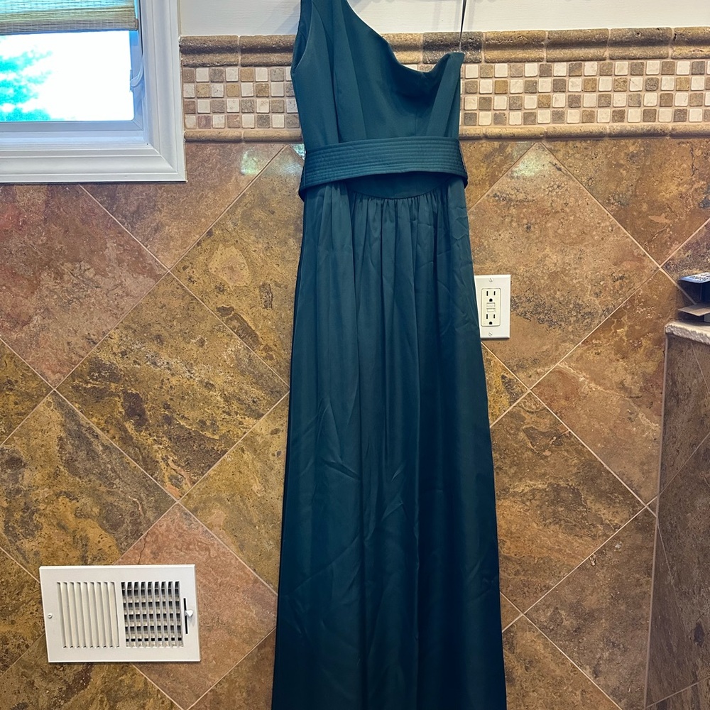 Vera Wang Elegant Dark Green One-Shoulder Gown